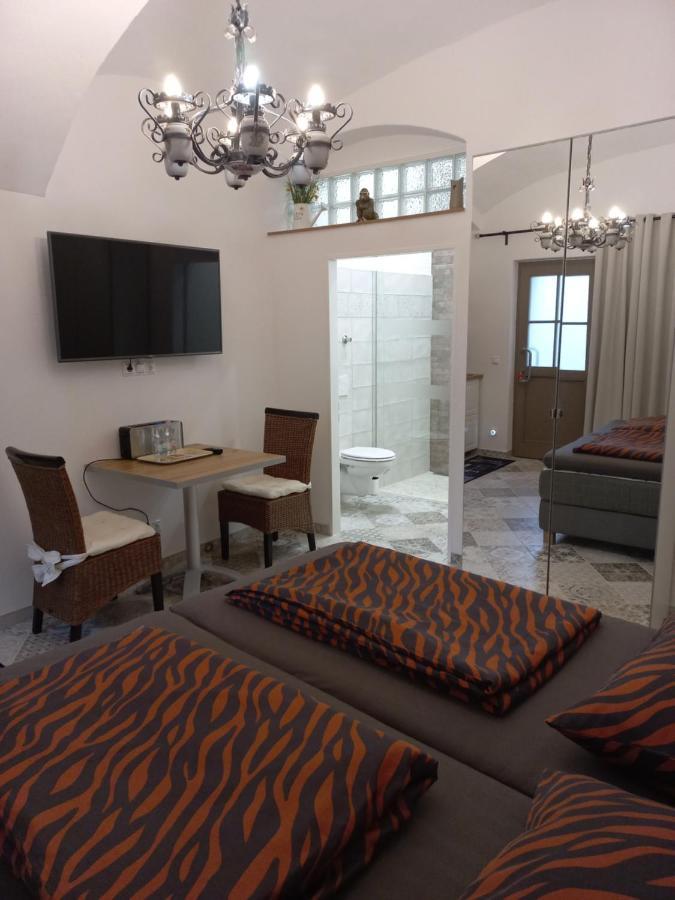 A-M Condominium Veszprem Bagian luar foto