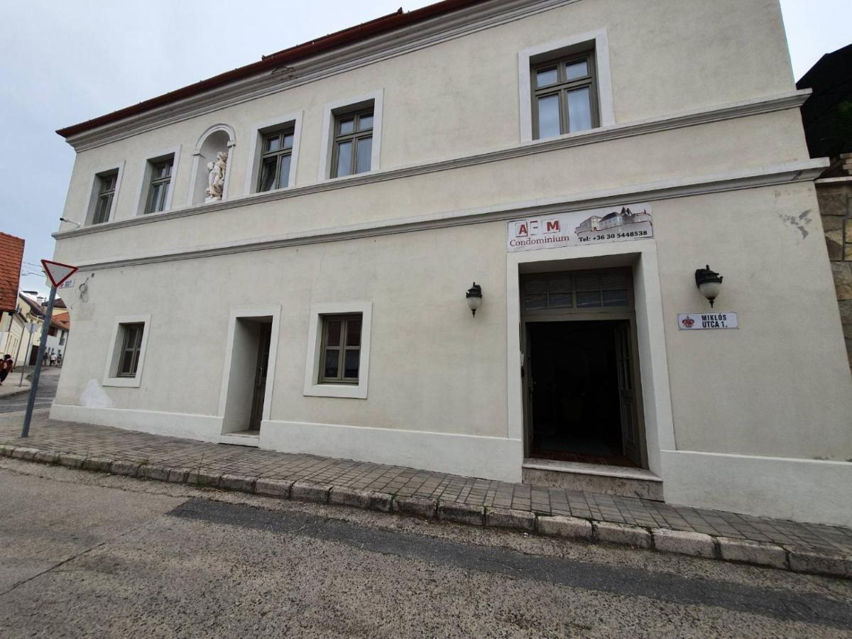 A-M Condominium Veszprem Bagian luar foto